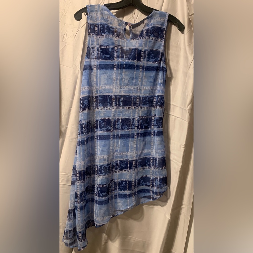 Tops - Picture 2 of 4